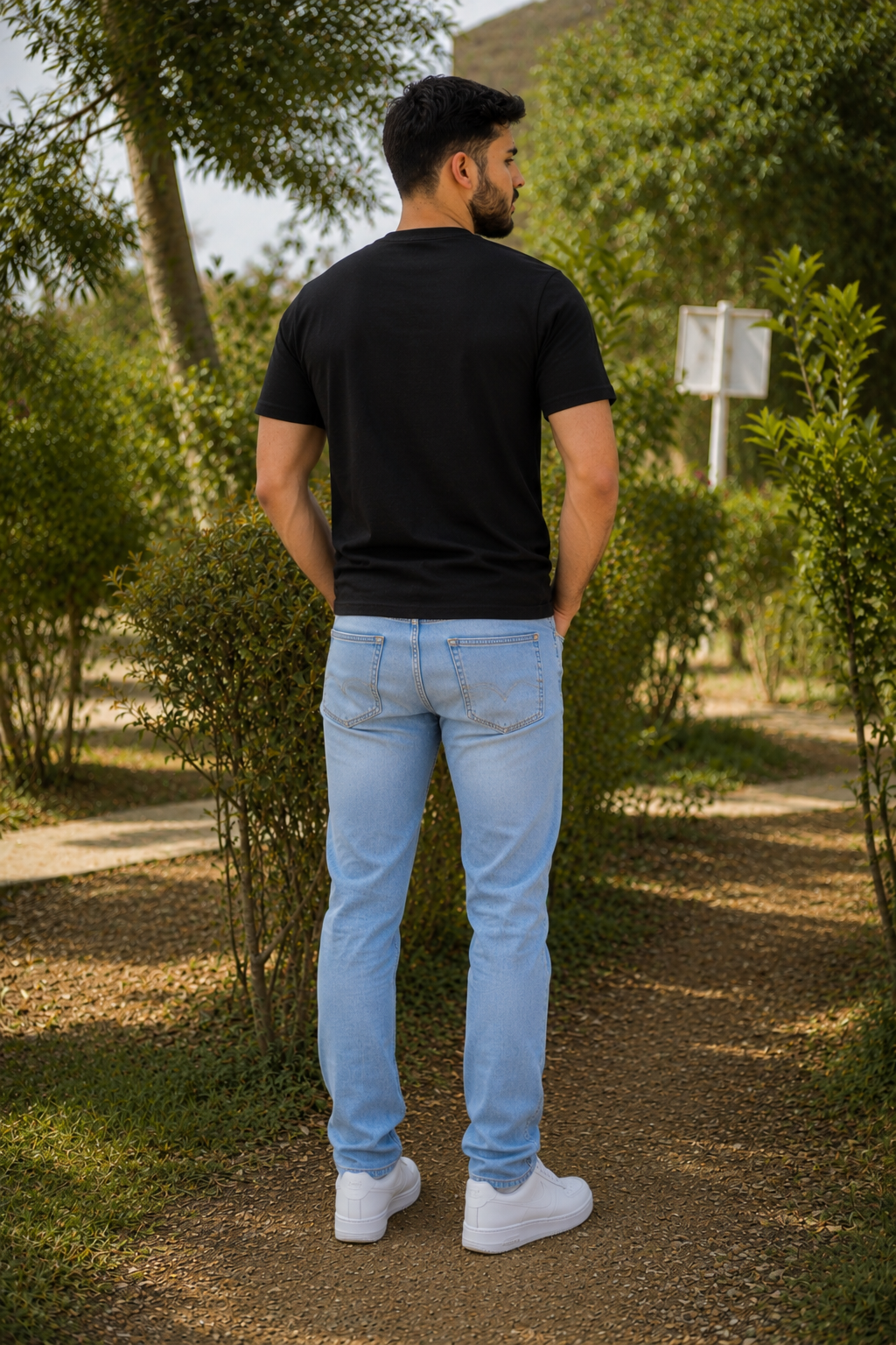 Men Round Neck Chest Print Half Sleeves T-Shirt
