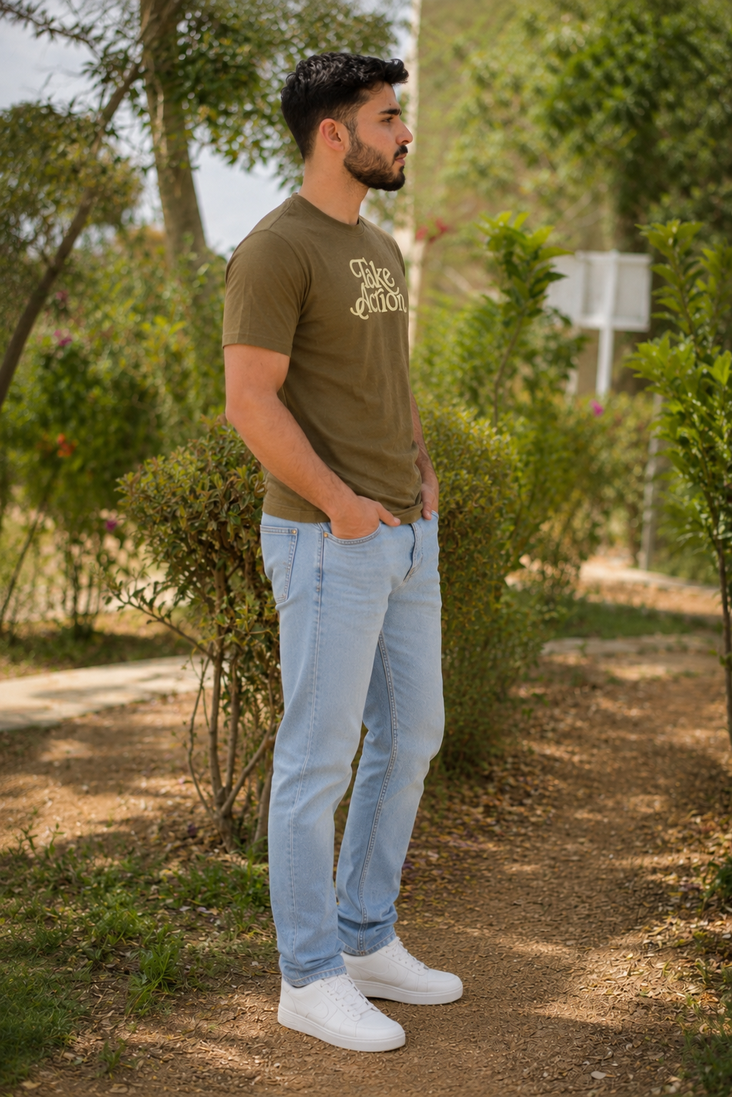 Men Round Neck Chest Print Half Sleeves T-Shirt