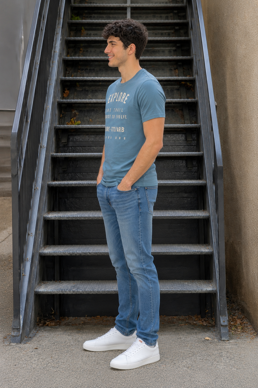 Men Round Neck Chest Print Half Sleeves T-Shirt