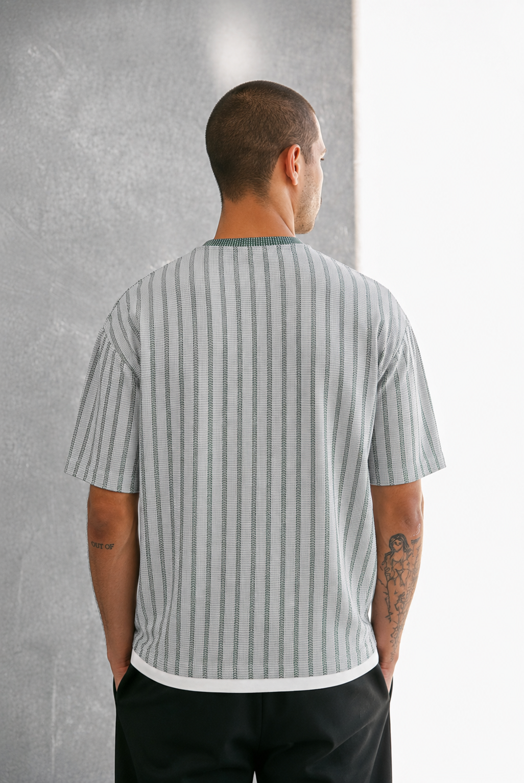 Men Round Neck Vertical Stripes Half Sleeves T-Shirt