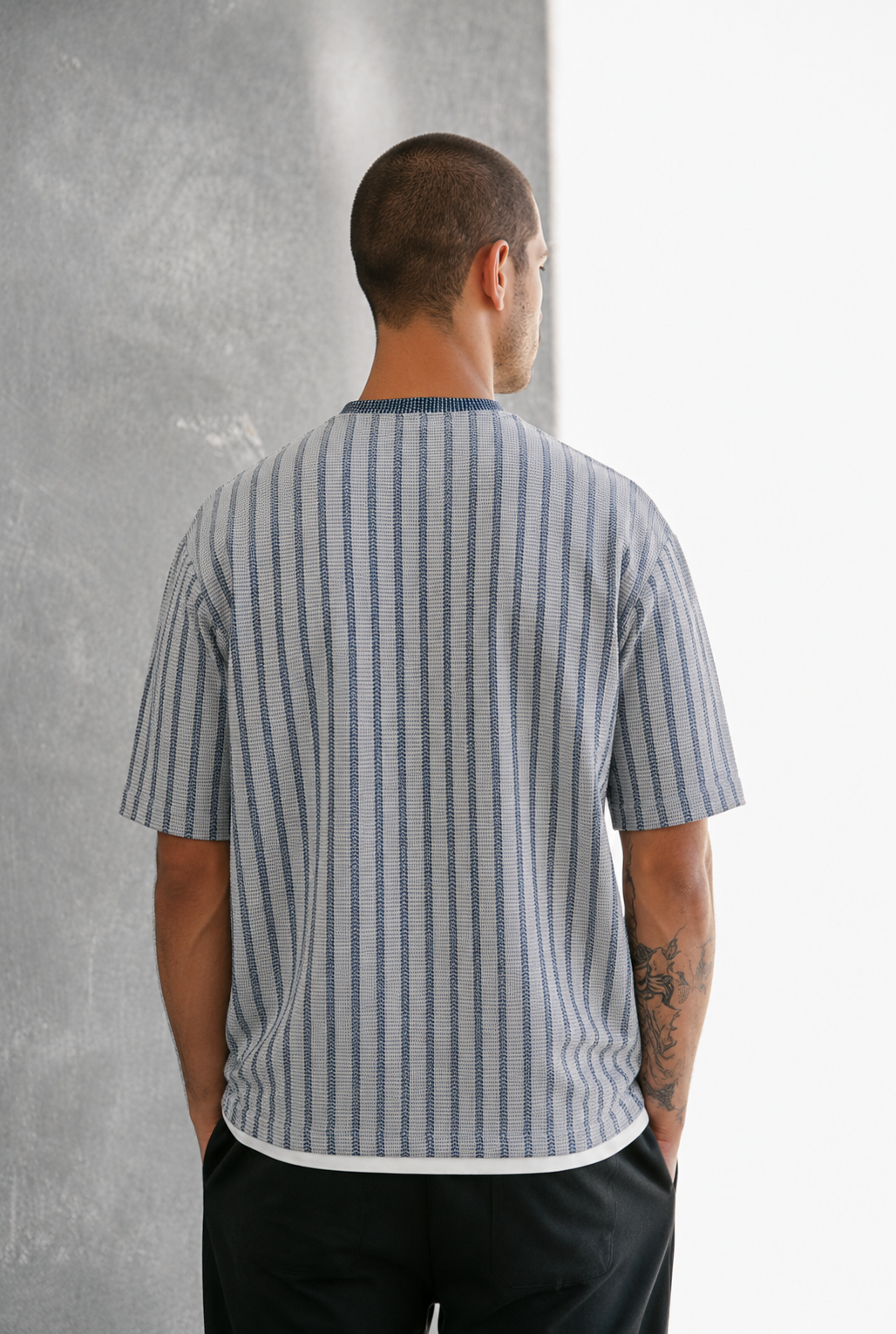 Men Round Neck Vertical Stripes Half Sleeves T-Shirt